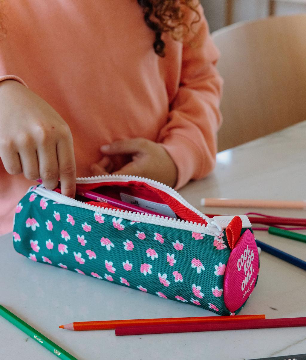 Schooletui kind groen prints bloemen roze opdruk Cool Kids Only Hello Hossy