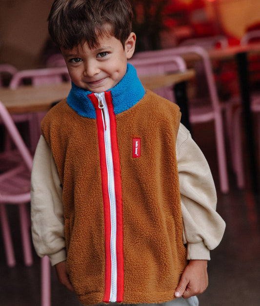 Fleecebodywarmer kind camel blauw detail rood ritssluiting Hello Hossy