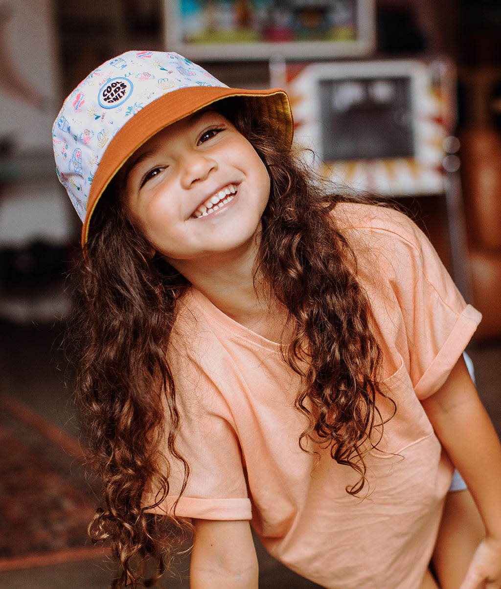 Bob hat kind wit reismotief oranje rand Hello Hossy