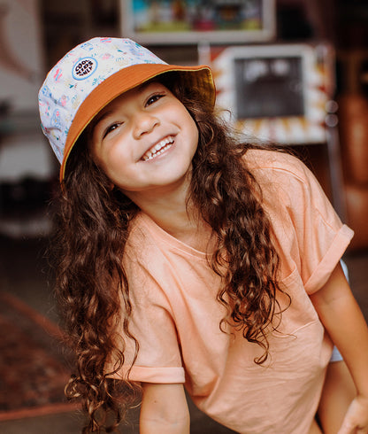 Bob hat kind wit reismotief oranje rand Hello Hossy