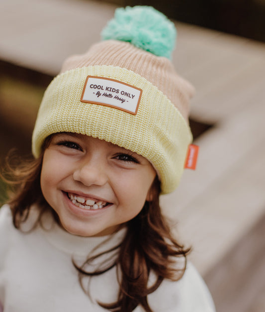 Bonnet Enfants Color Block Gold, avec pompon, doublure polaire, coton biologique, dès 9 mois, Cool Kids Only !