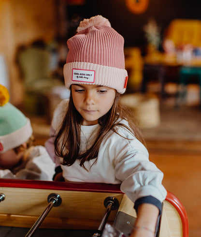 Bonnet Enfants Color Block Blush, avec pompon, doublure polaire, coton biologique, dès 9 mois, Cool Kids Only !