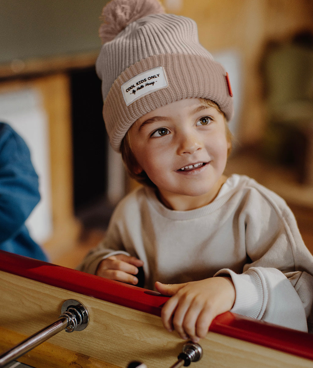 Bonnet Enfants Color Block Coffee, avec pompon, doublure polaire, coton biologique, dès 9 mois, Cool Kids Only !