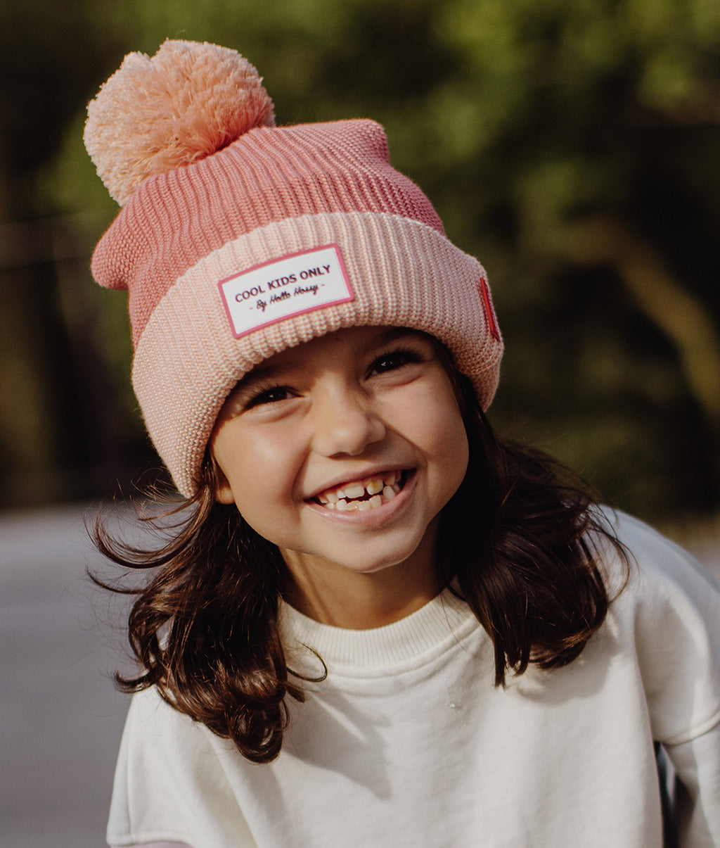 Bonnet Enfants Color Block Blush, avec pompon, doublure polaire, coton biologique, dès 9 mois, Cool Kids Only !