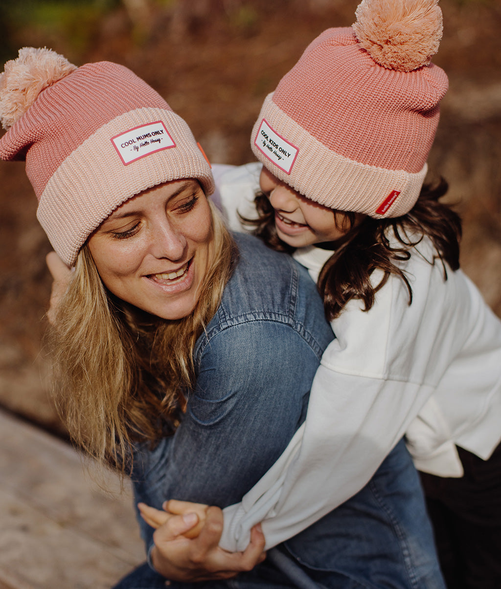 Bonnet Parents-Enfants Color Block Blush, avec pompon, doublure polaire, coton biologique, matchy-matchy, dès 9 mois, Cool Kids Only !