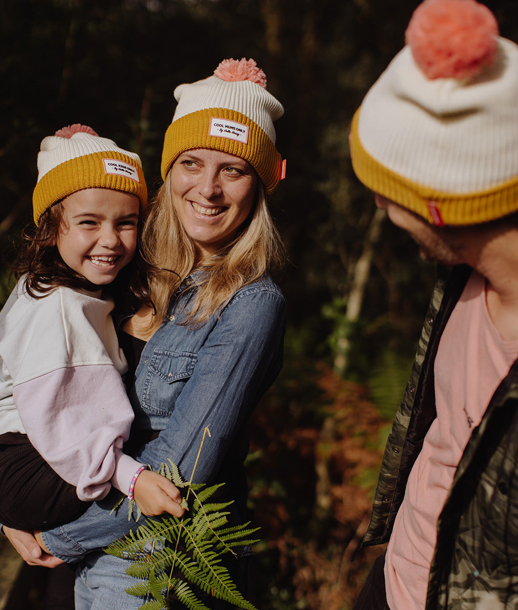 Bonnet Parents-Enfants Color Block Camel, avec pompon, doublure polaire, coton biologique, matchy-matchy, dès 9 mois, Cool Kids Only !