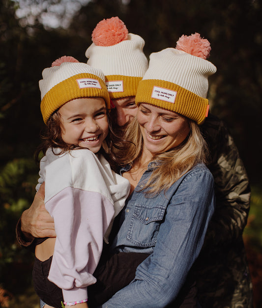 Bonnet Parents-Enfants Color Block Camel, avec pompon, doublure polaire, coton biologique, matchy-matchy, dès 9 mois, Cool Kids Only !