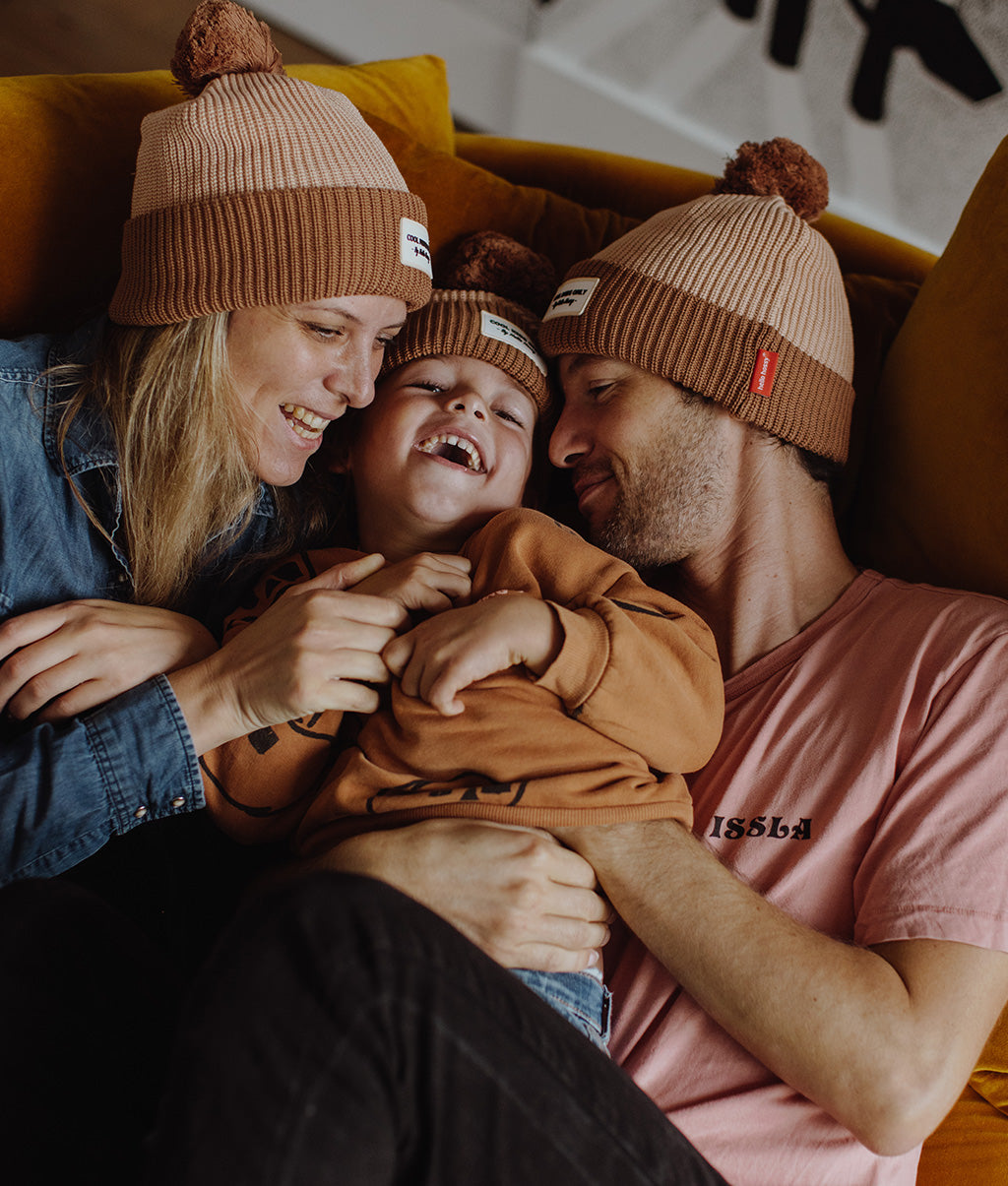 Bonnet Parents-Enfants Color Block Coffee, avec pompon, doublure polaire, coton biologique, matchy-matchy, dès 9 mois, Cool Kids Only !