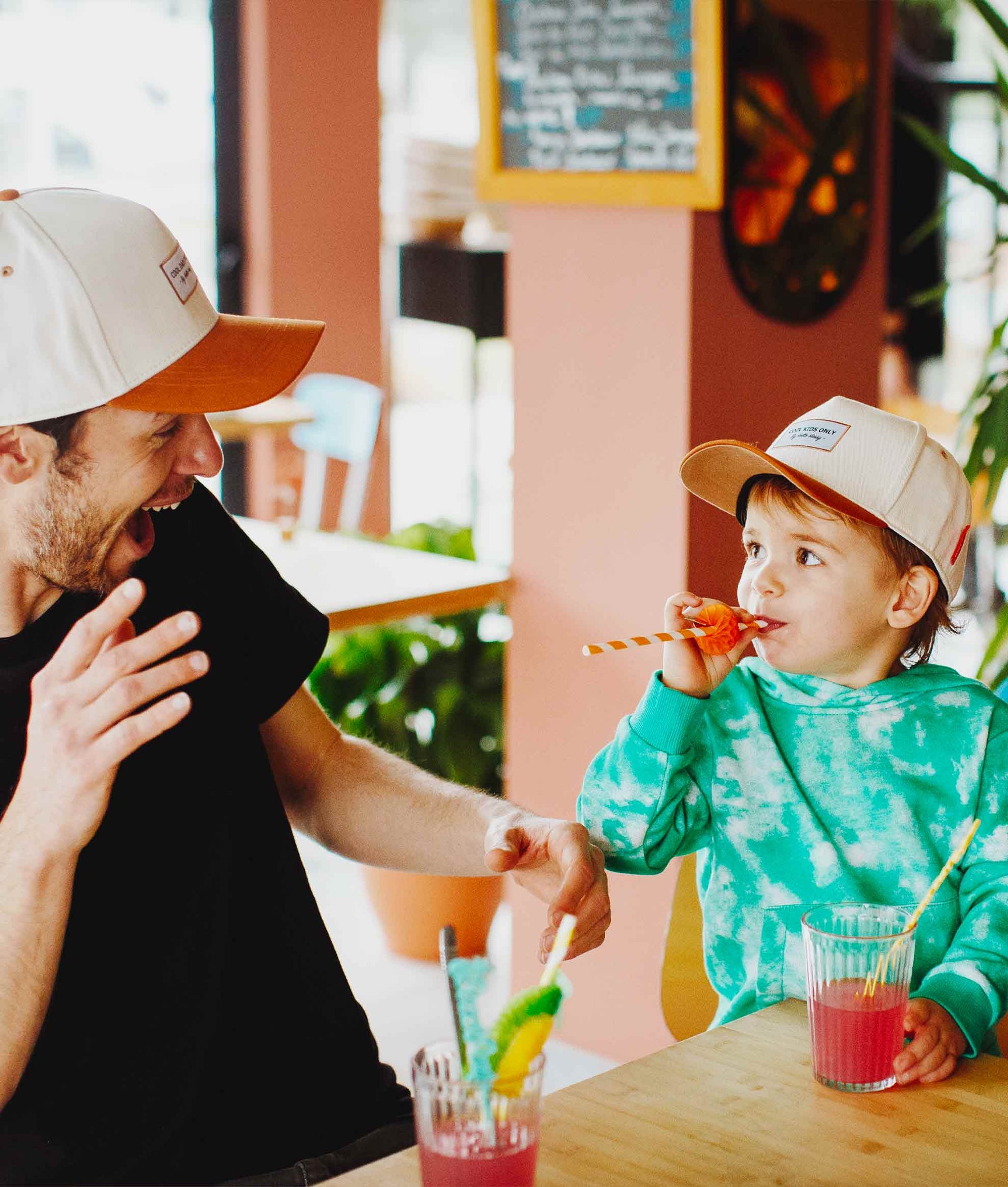 Casquette Parents-Enfants Mini Beige, visière courbée, matchy-matchy, 100% coton biologique, dès 9 mois, Cool Kids Only !