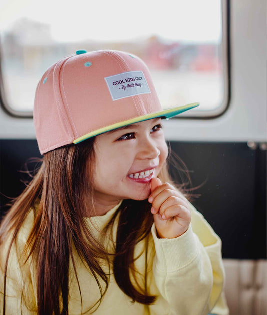 Casquette Enfants Mini Pink, visière plate, 100% coton biologique, certifiée Oeko-Tex, dès 9 mois, Cool Kids Only !