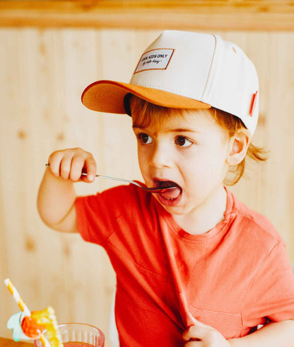 Casquette Enfants Mini Beige, visière courbée, 100% coton biologique, certifiée Oeko-Tex, dès 9 mois, Cool Kids Only !