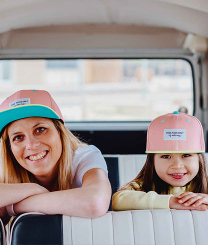 Casquette Parents-Enfants Mini Pink, visière plate, matchy-matchy, 100% coton biologique, dès 9 mois, Cool Kids Only !