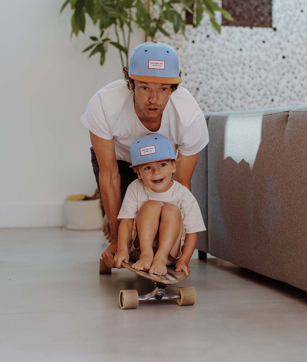 Casquette Parents-Enfants Mini Jean, visière plate, matchy-matchy, 100% coton biologique, dès 9 mois, Cool Kids Only !